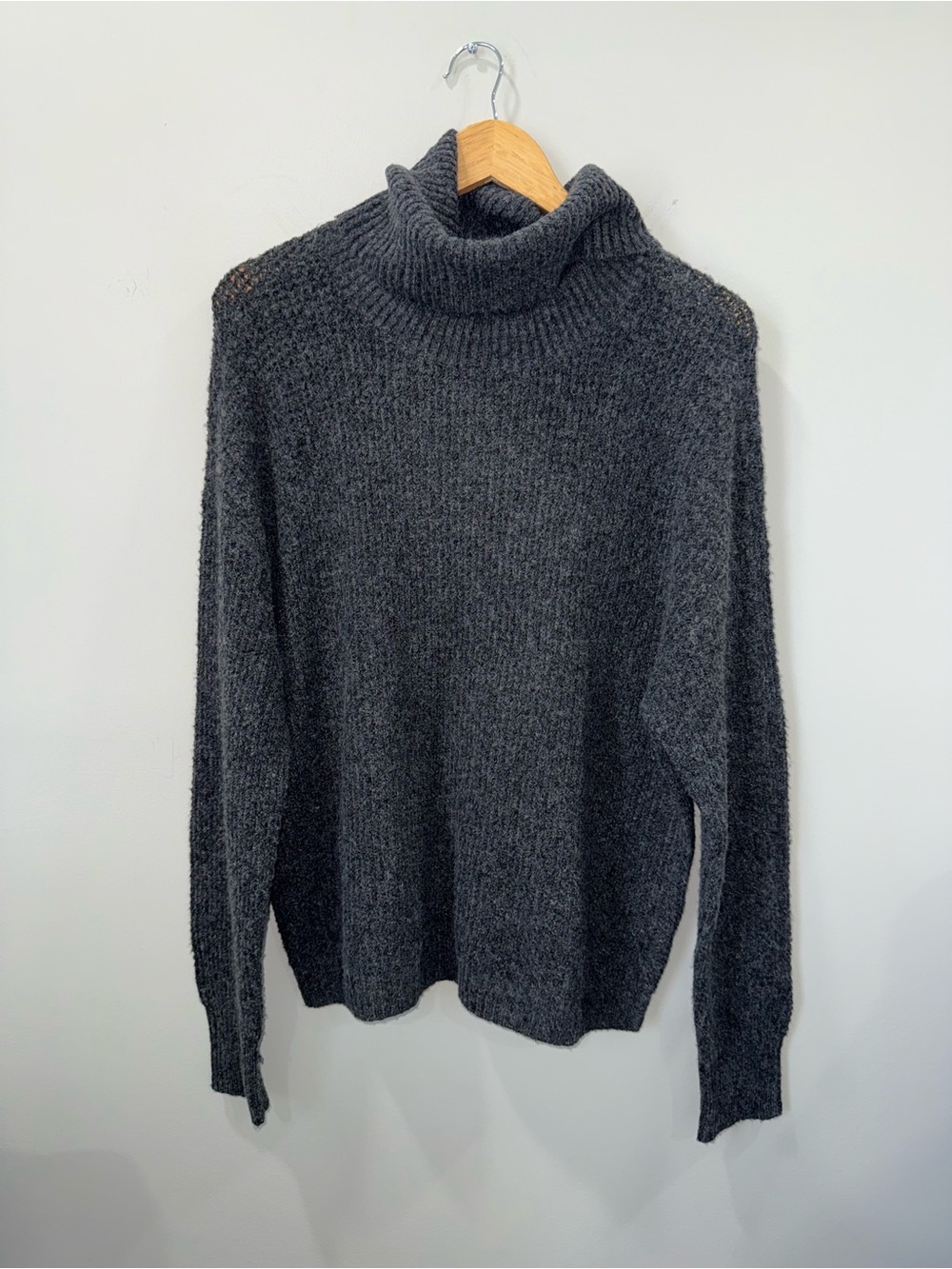 Abound Charcoal Gray Turtleneck Women’s Sweater Size large NWT !